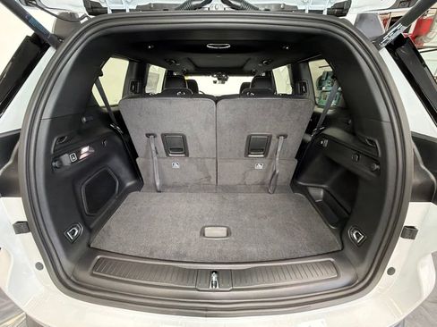 New 2026 Jeep Grand Cherokee L Limited w/ Limited Altitude Package AWD/4WD image 8