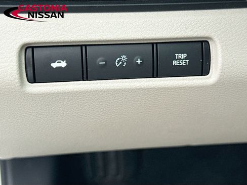 Used 2025 Nissan Altima 2.5 SV FWD image 13