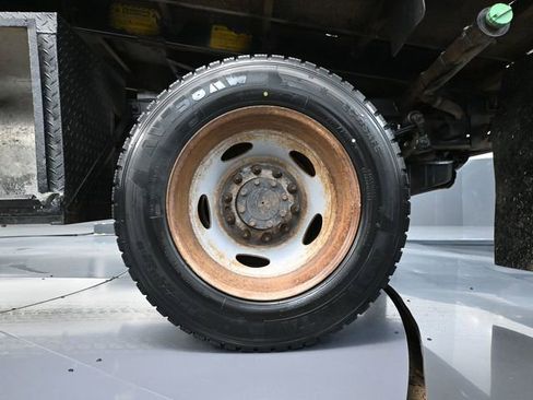 Used 2010 Ford F550 4x4 Regular Cab Super Duty image 11