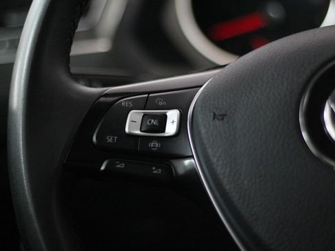 Used 2020 Volkswagen Tiguan SE FWD image 12