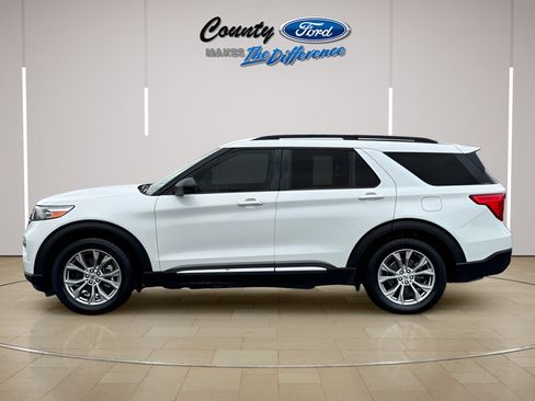 Used 2022 Ford Explorer XLT w/ Equipment Group 202A RWD image 3