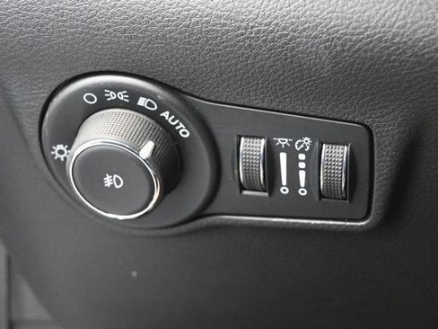 Used 2025 Jeep Compass Limited AWD/4WD image 34