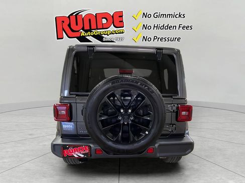 Used 2025 Jeep Wrangler Unlimited Sahara AWD/4WD image 5