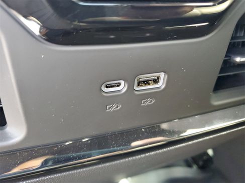 Used 2025 Chevrolet Silverado 1500 ZR2 image 11