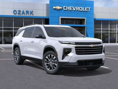 New 2026 Chevrolet Traverse LT w/ Sun and Wheel Package FWD image 38