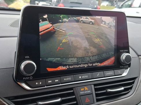 Used 2024 Nissan Altima 2.5 SV FWD image 18