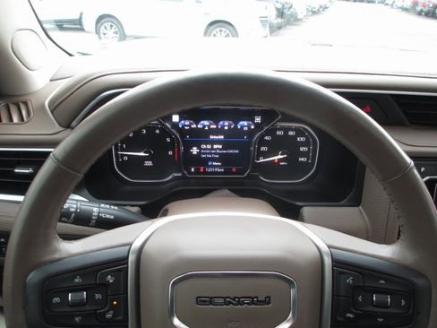 Used 2021 GMC Yukon Denali image 32