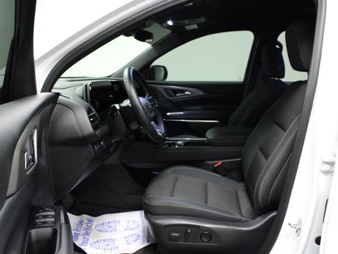 Used 2025 Chevrolet Traverse LT w/ Midnight/Sport Edition FWD image 12
