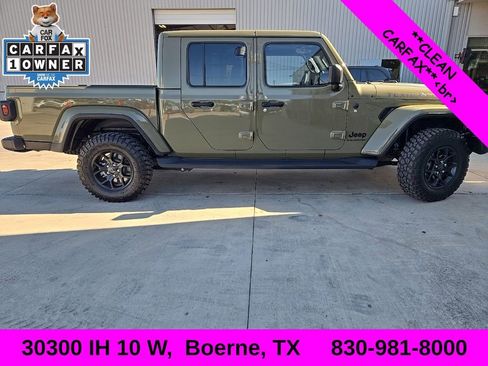 Used 2025 Jeep Gladiator Sport image 2