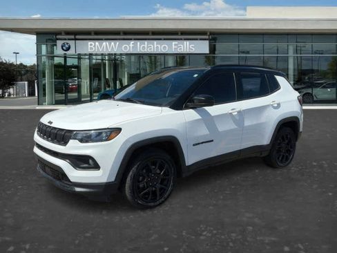 Used 2022 Jeep Compass Latitude w/ Sun and Sound Group AWD/4WD image 7