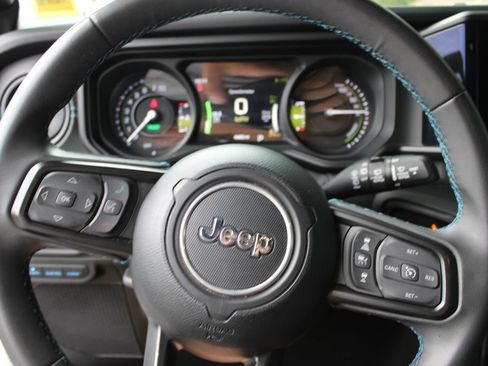 Used 2024 Jeep Wrangler Unlimited Rubicon 4xe AWD/4WD image 15