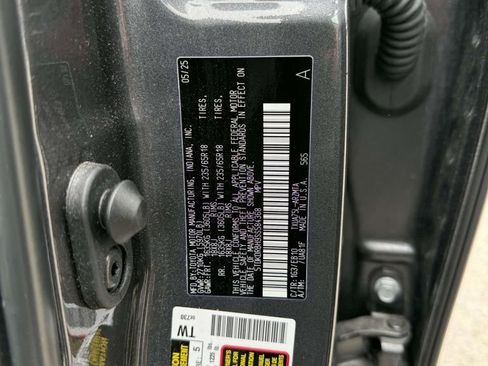 Used 2025 Toyota Highlander XLE AWD/4WD image 15