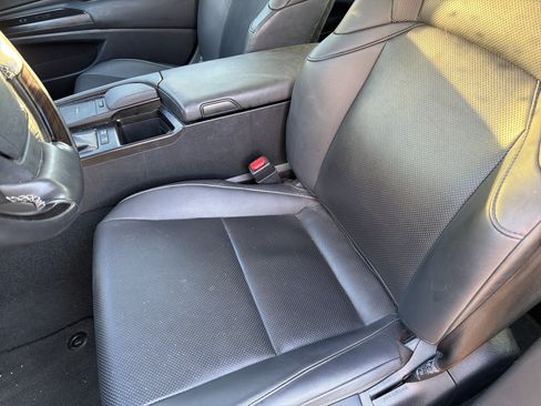 Used 2019 Lexus ES 300h w/ Premium Package FWD image 16
