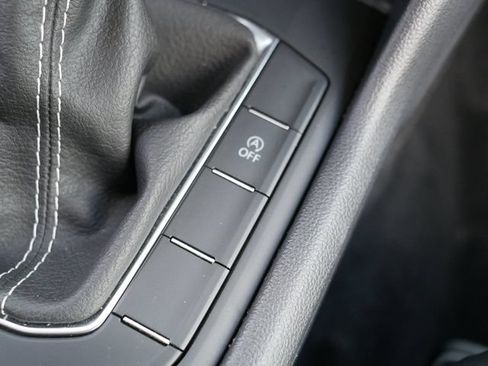 Certified 2022 Volkswagen Taos SE FWD image 35