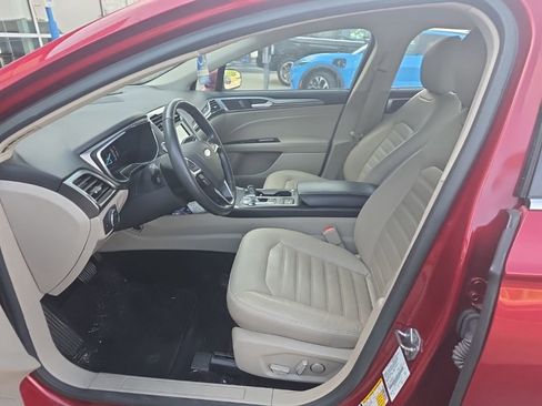 Used 2017 Ford Fusion Energi SE image 10