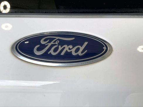 Used 2022 Ford Escape SE w/ SE Sport Appearance Package FWD image 9