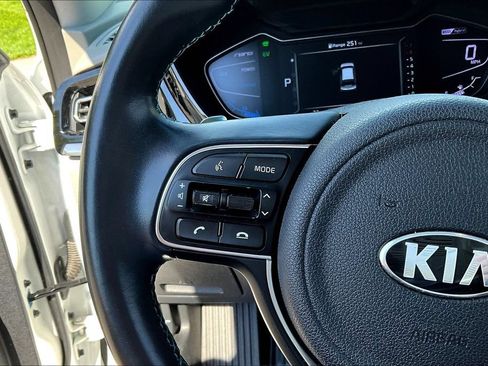 Used 2020 Kia Niro Touring FWD image 11