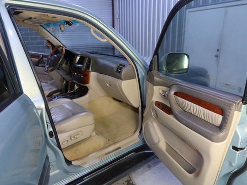 Used 2005 Lexus LX 470 4WD image 12