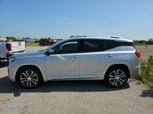 Used 2019 GMC Terrain Denali w/ Comfort Package AWD/4WD image 3