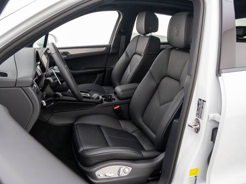 Certified 2026 Porsche Macan AWD/4WD image 5