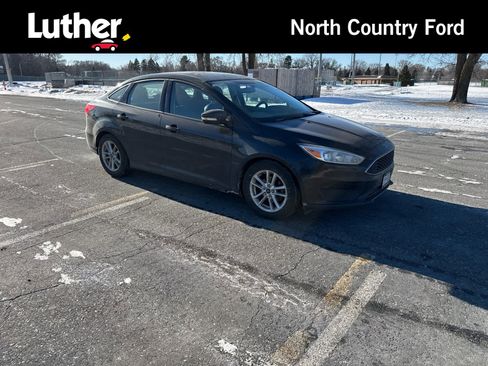 Used 2015 Ford Focus SE image 1