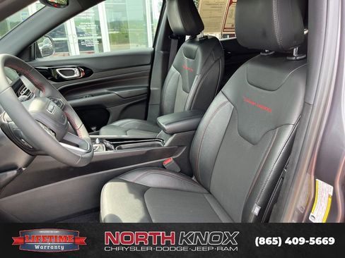 Used 2024 Jeep Compass Trailhawk AWD/4WD image 7