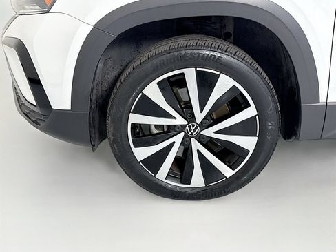Used 2023 Volkswagen Taos SE w/ Panoramic Sunroof Package FWD image 30