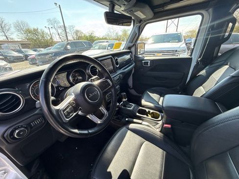 Used 2022 Jeep Wrangler Unlimited Sahara AWD/4WD image 16