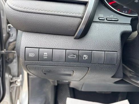Used 2018 Toyota Camry XSE FWD image 11