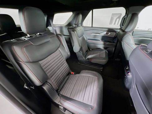 New 2026 Ford Explorer ST-Line w/ ST-Line Street Pack image 18