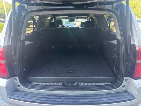 Used 2018 Chevrolet Suburban LT RWD image 6
