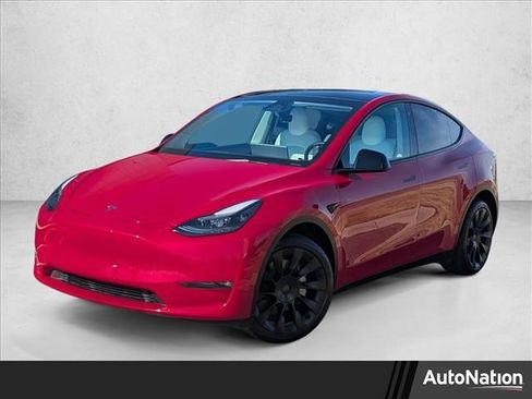 Used 2022 Tesla Model Y Long Range image 1