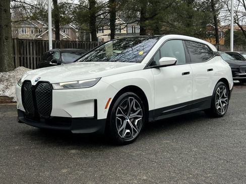 Used 2022 BMW iX xDrive50 w/ Convenience Package image 2