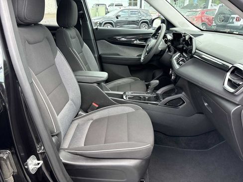 Used 2025 Chevrolet TrailBlazer LT AWD/4WD image 25