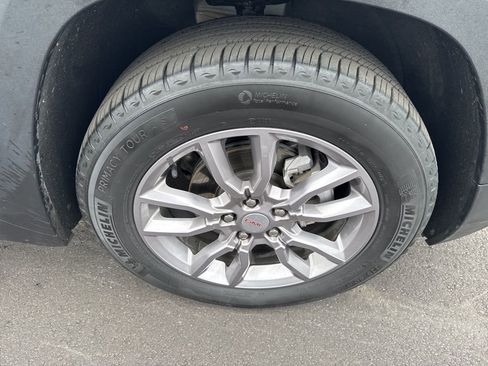 Used 2024 GMC Terrain SLT image 14