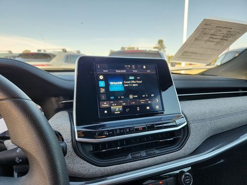 Used 2025 Jeep Compass Sport image 19