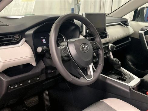 Used 2025 Toyota RAV4 XLE image 8