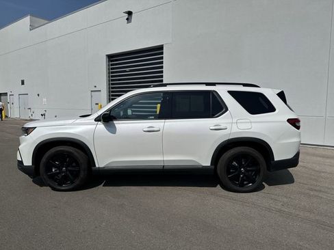 Used 2025 Honda Pilot Black Edition image 2