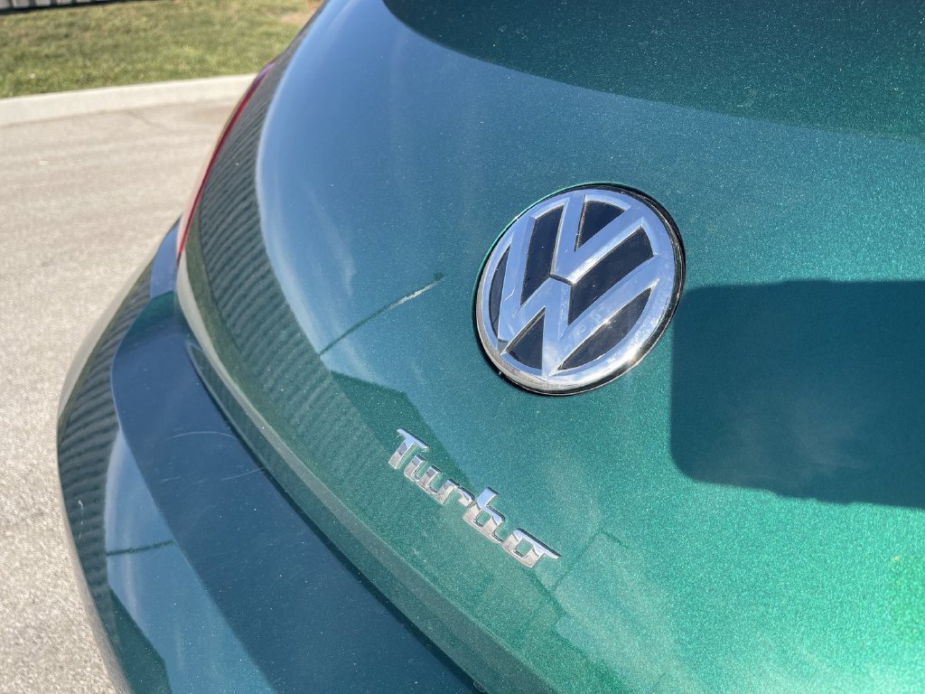 Used 2018 Volkswagen Beetle 2.0T S w/ Style & Comfort Package FWD image 4