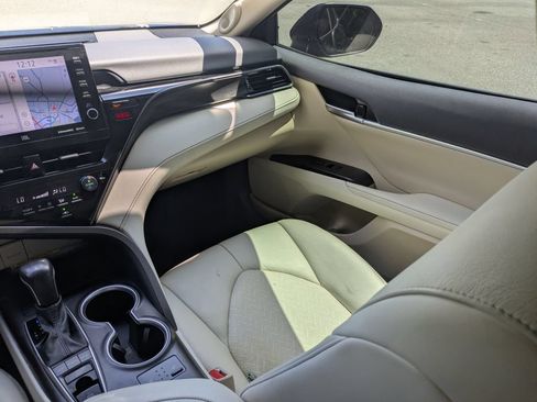 Used 2021 Toyota Camry XLE w/ Navigation Package FWD image 15