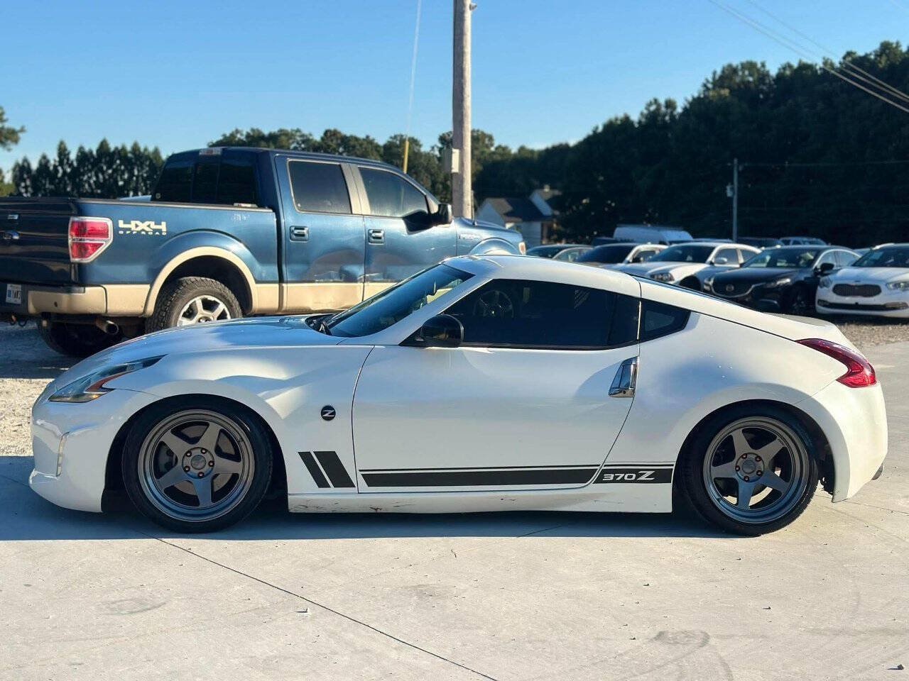 Used 2019 Nissan 370Z Coupe w/ Z34 Heritage Edition - White RWD image 4