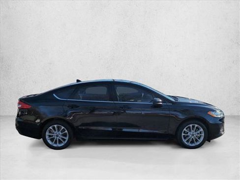 Used 2020 Ford Fusion SE image 4