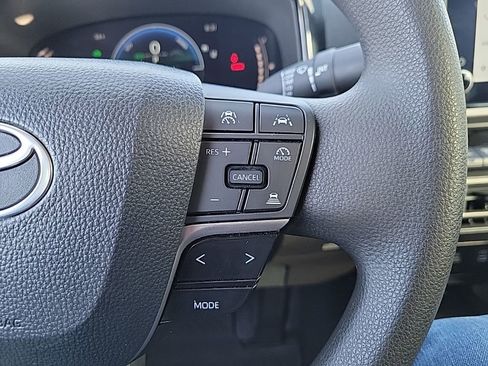 Used 2025 Toyota Camry LE image 27