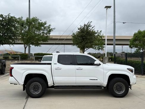 Used 2024 Toyota Tacoma SR5 AWD/4WD image 6