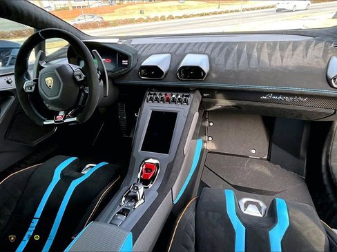 Used 2022 Lamborghini Huracan STO image 14
