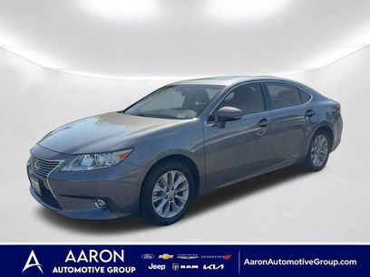 Used 2014 Lexus ES 300h w/ Luxury Package w/Bamboo Trim