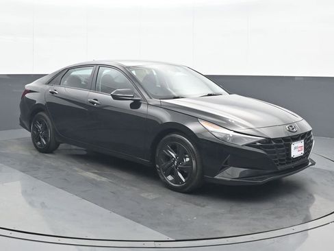 Used 2023 Hyundai Elantra SEL w/ Cargo Package image 9