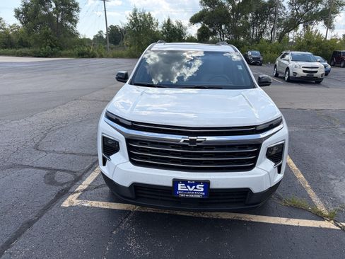 Used 2026 Chevrolet Traverse LT w/ Sun and Wheel Package AWD/4WD image 2