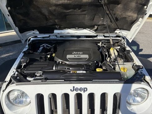 Used 2016 Jeep Wrangler Unlimited Rubicon w/ Connectivity Group image 34