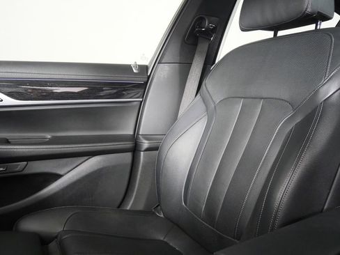 Used 2019 BMW 740i w/ Executive Package image 21